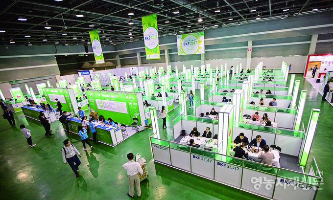 해외 바이어들과 1:1 매칭으로 수출상담을 할 수 있는 ‘Buy Korean Food & Agriculture 2017’이 성료됐다.