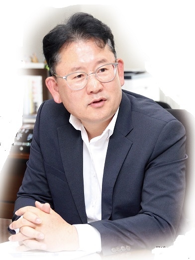 이승돈 국립농업과학원장은 직원들에게 각자 맡은 업무에 대해 ‘넓고 깊게’ 숙지하고, 일할 때는 ‘열정’을, 계획을 세우거나 평가할 때는 ‘냉정’하게 판단하면서, 현장에 적용했을 때 생길 수 있는 문제점의 ‘디테일’까지 챙기며 기술개발을 추진해 달라고 당부 하는 것으로 정평이 나있다.