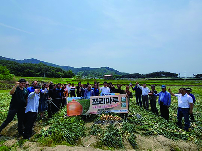 아시아종묘가 이달 7일 전북 남원시 덕과면에서 진행한 ‘쯔리마루’ 양파 품평회가 인근 시군 농가와 작목반의 뜨거운 관심 속에서 성료됐다. 