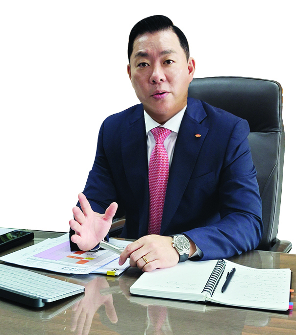 문수현 대표가 ‘고객 중심’은 FMC의 핵심가치 중 하나라면서, 회사가 지속 가능한 미래를 구축하고 동반성장을 추진하는데 있어 가장 중요한 것은 고객과 파트너와의 긴밀한 협력이며 함께 성장할 수 있는 파트너십을 구축하는 것이라고 강조하고 있다.