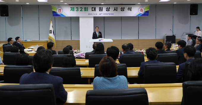 이병호 한국농어촌공사 사장이 이달 8일 개최된 ‘제32회 대원상 시상식’에서 인사말을 하고 있다.