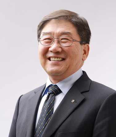 이번 ‘산소폭탄’ 일본 수출에서 바이어들에게 재배 현장을 연결해 주는 등 큰 도움을 준 김봉학 익산원예농협 조합장.